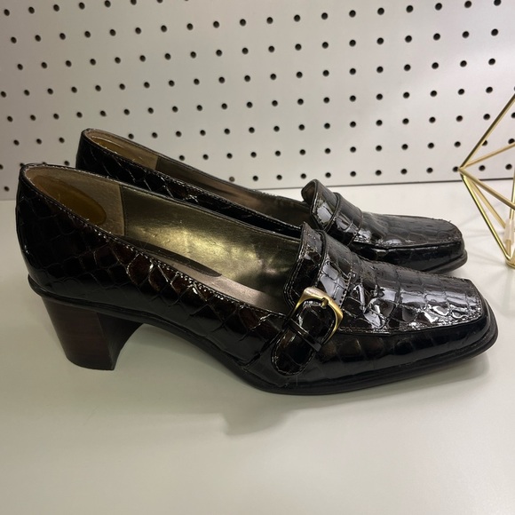 Liz Claiborne Jester Heeled Loafers Size 10M Buckle Block Heel Patent Leather - Picture 8 of 16